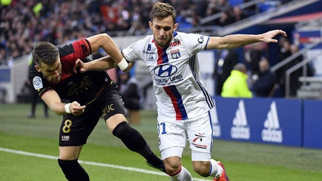 Yıldız Oyuncuya Lyon Engeli!